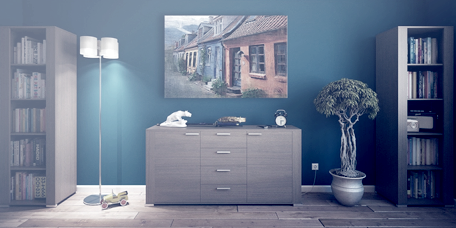 Display room with chest of drawers, lamp, shelves and plant