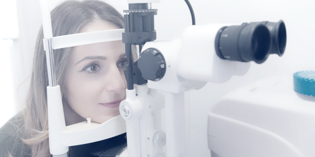 Examination of a patient's vision with ophthalmic equipment